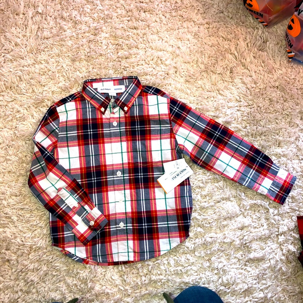 Old Navy NWT button down. Boys size xs(4-5)